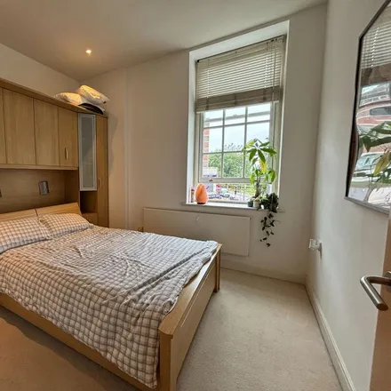 Image 5 - 130 Clapham Common South Side, London, SW4 9DX, United Kingdom - Apartment for rent