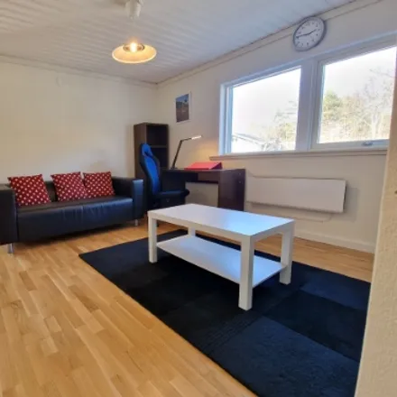 Rent this 2 bed house on Trångets Södra väg in 423 39 Torslanda, Sweden