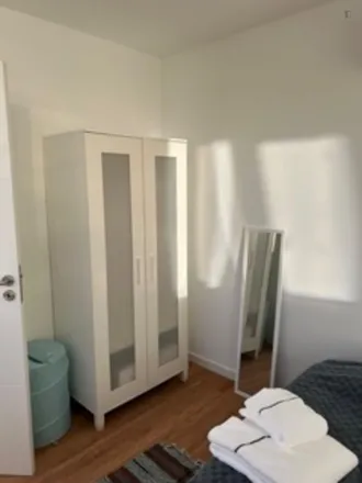 Rent this 6 bed room on Rua Joaquim Paço d'Arcos in 1500-083 Lisbon, Portugal