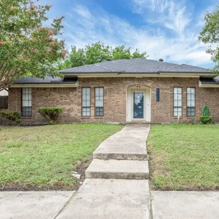 Buy this 3 bed house on 6221 Acapulco Dr in Rowlett, Texas