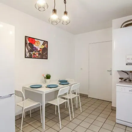 Rent this 6 bed apartment on 7 Avenue de l'Alsace-Lorraine in 92500 Rueil-Malmaison, France