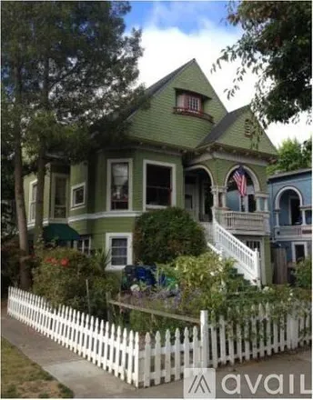 Rent this 4 bed duplex on 1010 Pacific Avenue