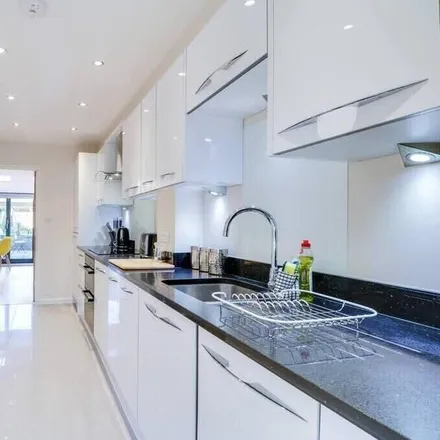 Image 6 - Cambridge, CB1 3BY, United Kingdom - House for rent