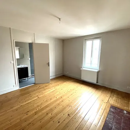 Rent this 3 bed apartment on 27 Cours Jean Jaurès in 03000 Moulins, France