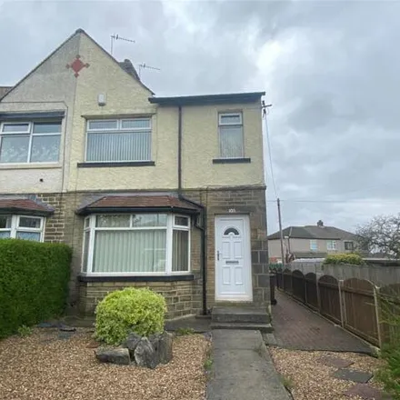 Buy this 3 bed townhouse on Cleckheaton Road in Oakenshaw, BD12 0HS
