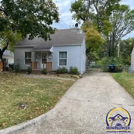 Buy this 3 bed house on 2021 Southwest Arnold Avenue in Topeka, KS 66604
