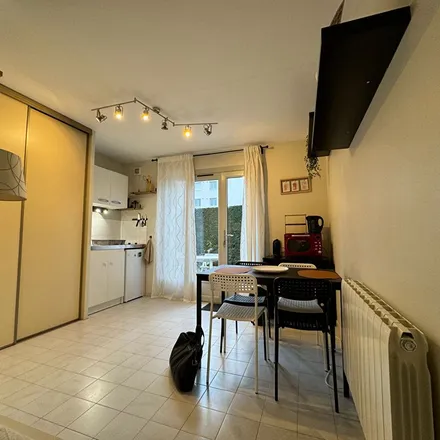 Image 7 - 22 Rue Néricault Destouches, 37000 Tours, France - Apartment for rent