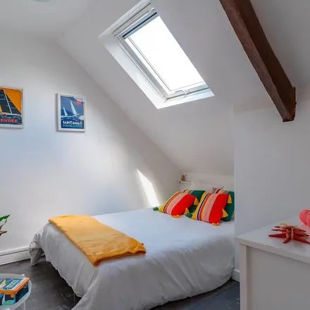 Rent this 6 bed house on Clohars-Carnoët in Place Général de Gaulle, 29360 Clohars-Carnoët