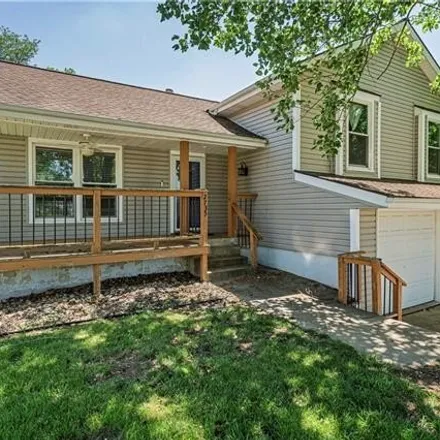 Buy this 3 bed house on 2729 Peck Avenue in Independence, MO 64055