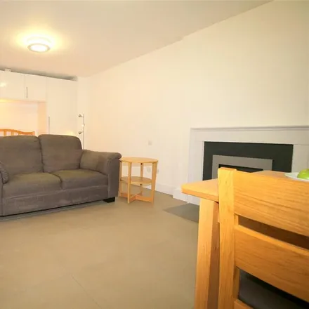 Rent this 1 bed townhouse on 6 Malta Terrace in City of Edinburgh, EH4 1HR