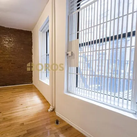 Image 3 - The Wayland, 700 East 9th Street, New York, NY 10009, USA - House for rent