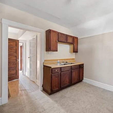 Image 6 - 1336 West 73rd Street, Chicago, IL 60620, USA - House for sale