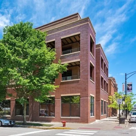 Buy this 2 bed condo on 1120 West Belmont Avenue in Chicago, IL 60657