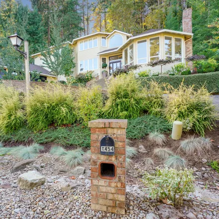 Buy this 3 bed house on 1426 Glenmorrie Drive in Lake Oswego, OR 97034
