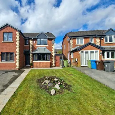 Buy this 5 bed house on Lowerfields Rise in Shaw, OL2 7QE