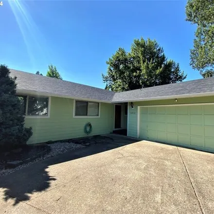 Buy this 3 bed house on 2312 Parliament Street in Eugene, OR 97405