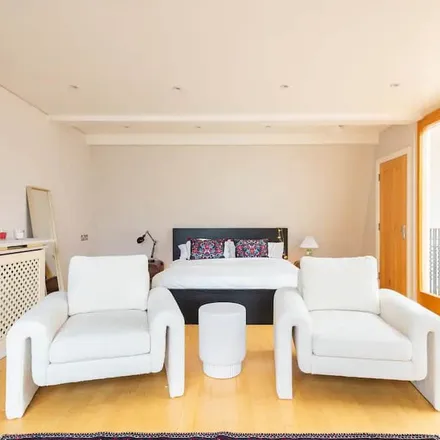 Rent this 6 bed house on London in W2 2TT, United Kingdom