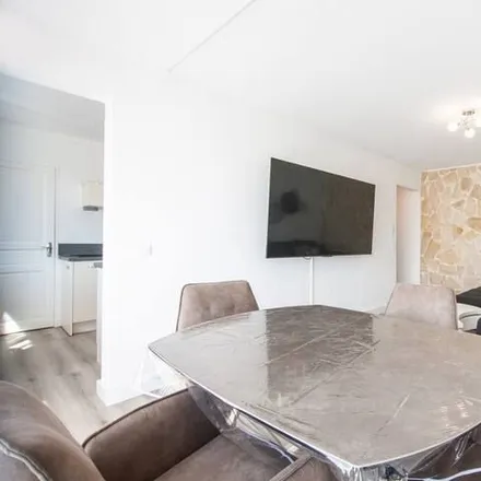 Rent this 3 bed apartment on 28 Boulevard du Sablier in 13008 Marseille, France