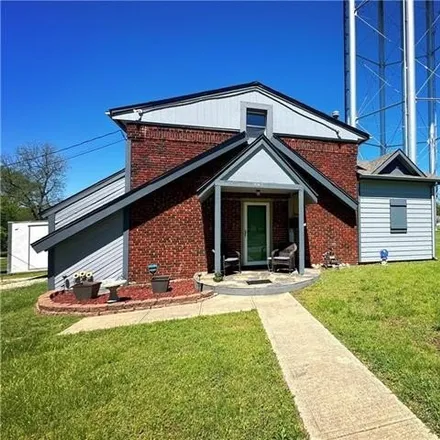 Buy this 2 bed house on 918 East Elm Street in Harrisonville, MO 64701