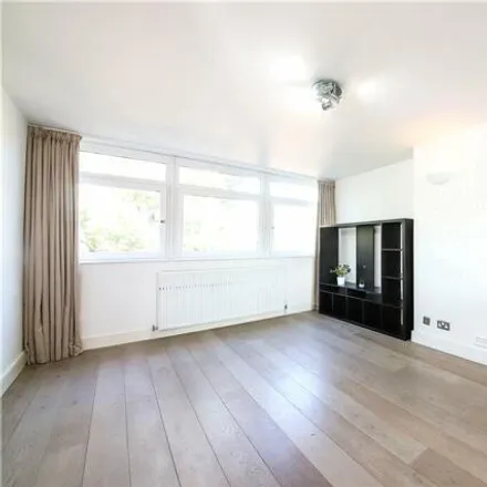 Rent this 3 bed room on Mead House in Ladbroke Road, London