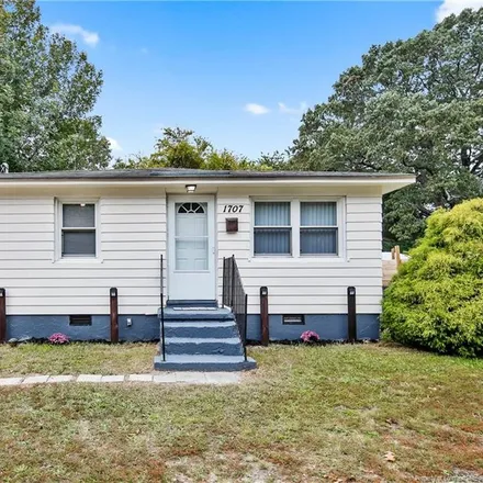 Buy this 2 bed house on 1707 Newark Avenue in Fayetteville, NC 28301
