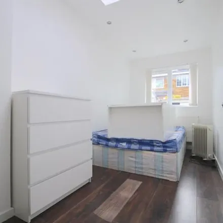 Rent this 6 bed apartment on 2-16 Carbis Road in London, E14 7TH
