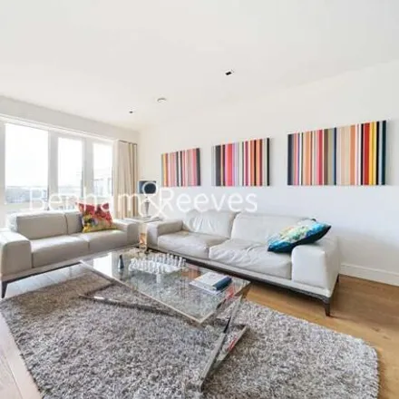 Rent this 3 bed room on Thompson Cavendish in Kew Bridge Road, Strand-on-the-Green
