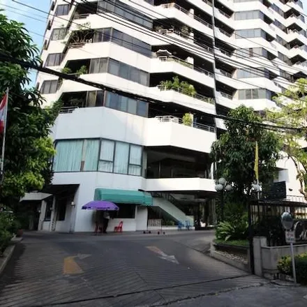 Rent this 2 bed apartment on Benjakitti Dog Park in Ratchadaphisek Road, Sukhumvit