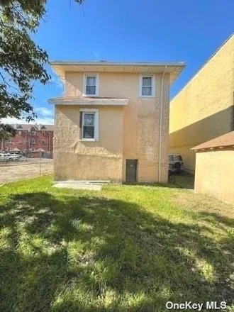 Image 7 - 216 Beach 31st Street, New York, NY 11691, USA - House for sale