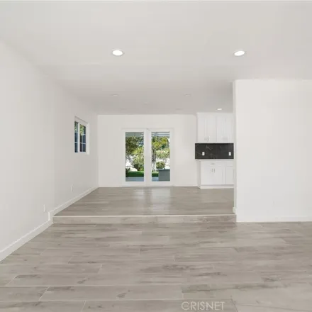 Image 7 - 23085 Erwin Street, Los Angeles, CA 91367, USA - House for rent