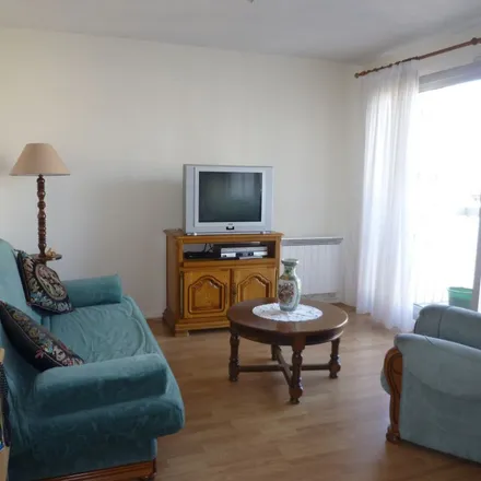 Rent this 2 bed apartment on 1 Avenue Aristide Briand in 93360 Neuilly-Plaisance, France