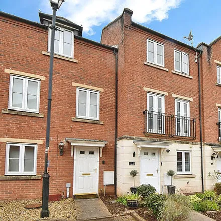 Buy this 3 bed townhouse on 5 in 6 Curie Mews, Exeter