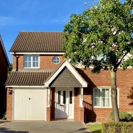 Rent this 4 bed house on 17 Aldermore Drive in Sutton Coldfield, B75 7HW