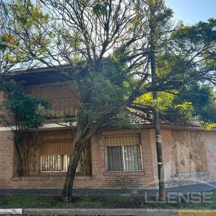 Buy this 3 bed house on Calle 22 in Barrio 12 de Octubre, B1880 BFG Berazategui