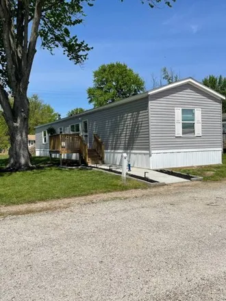 Buy this studio apartment on Candlelight Drive in Robinson, IL 62454