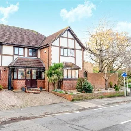 Buy this 7 bed house on Heathway in Reading, RG31 5AP