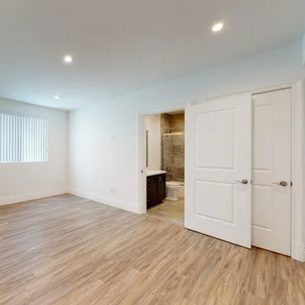 Image 4 - 8704 Chalmers Drive, Los Angeles, CA 90035, USA - Condo for rent