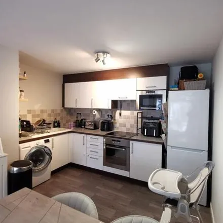 Image 2 - Cannock Court, Hawker Place, London, E17 4EE, United Kingdom - Apartment for sale
