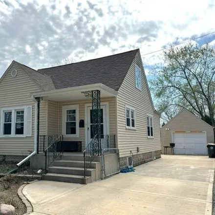 Buy this 3 bed house on 753 Schomer Avenue in Aurora, IL 60505