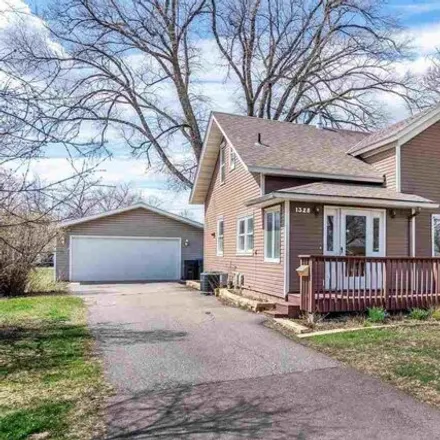 Buy this 2 bed house on 523 Maxfield Street in Mankato, MN 56001
