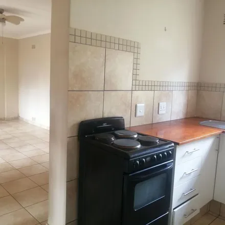 Image 2 - 2nd Avenue, Johannesburg Ward 70, Roodepoort, 2709, South Africa - Apartment for rent