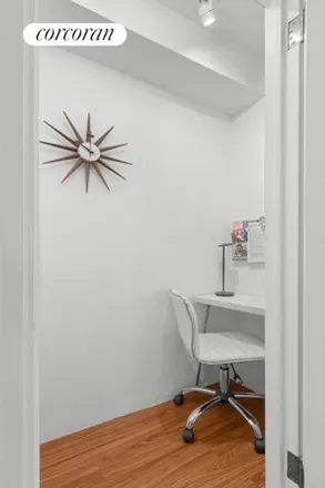 Image 3 - 310 East 69th Street, New York, NY 10065, USA - Apartment for sale