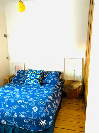 Rent this 3 bed apartment on Panificação Reunida de São Roque in Rua da Rosa, 1200-383 Lisbon