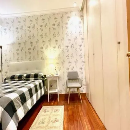 Rent this 6 bed apartment on Hotel ILUNION Bilbao in Calle Rodríguez Arias / Rodriguez Arias kalea, 66