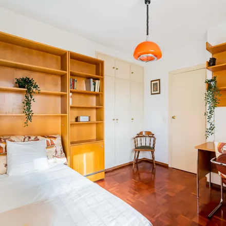 Image 4 - Avenida de los Toreros, 32, 28028 Madrid, Spain - Room for rent