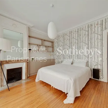 Rent this 3 bed apartment on 4 Rue aux Ours in 75003 Paris, France