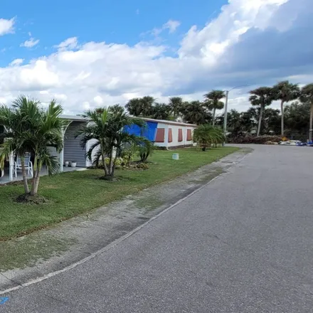 Image 2 - 15714 Breezy Point Drive, Bayshore Village, North Fort Myers, FL 33917, USA - House for sale