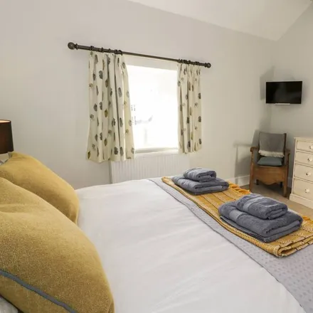 Rent this 1 bed townhouse on Llanfair-yn-Neubwll in LL65 3HH, United Kingdom