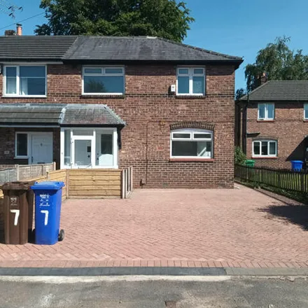Rent this 3 bed duplex on Fernbray Avenue in Manchester, M19 1PQ