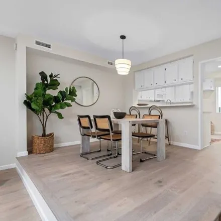 Image 5 - 641 North Orlando Avenue, West Hollywood, CA 90048, USA - Townhouse for sale